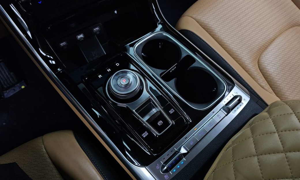 Kia Carnival 7-Seater Signature, 2023