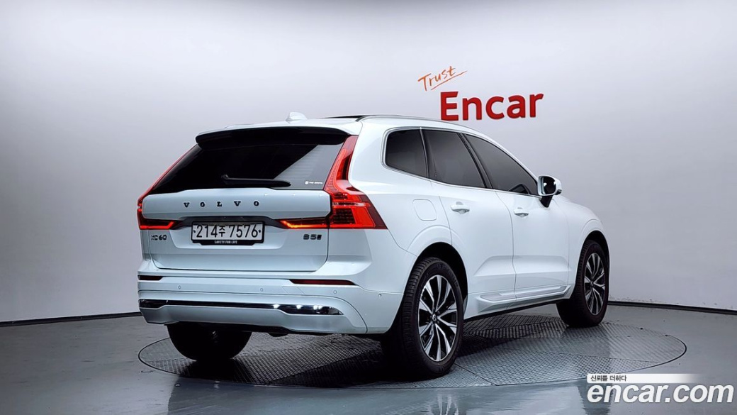 Volvo XC60 B5 Ultimate Bright, 2024