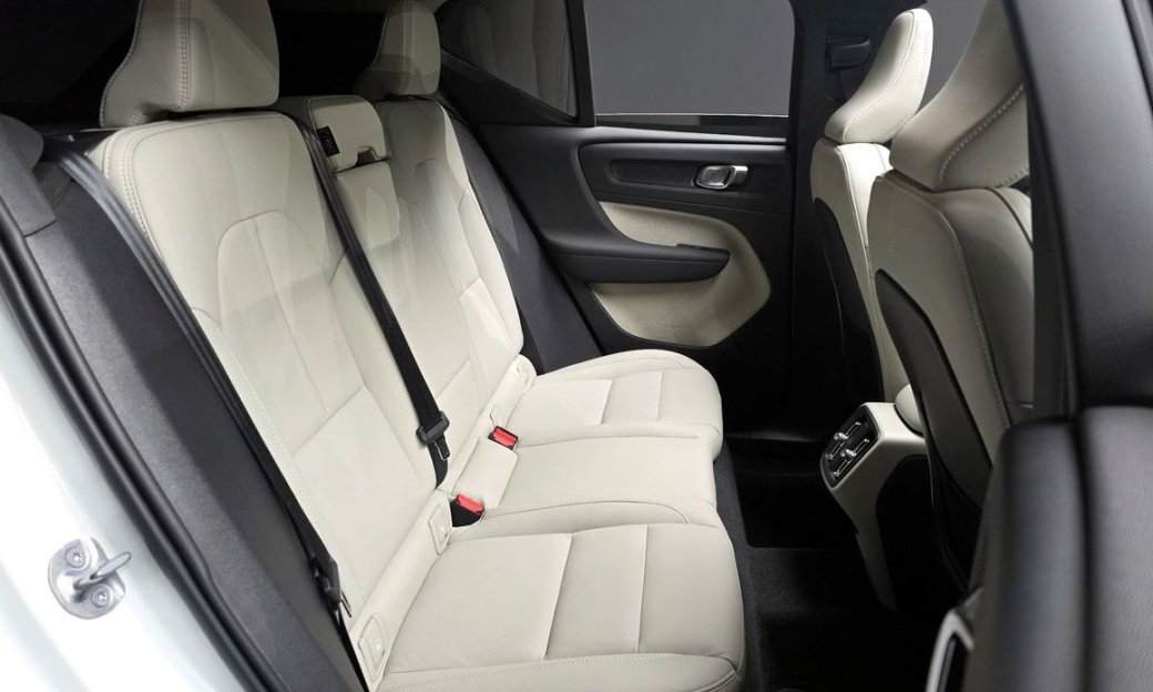 Volvo XC40 B4 Ultimate Bright, 2024