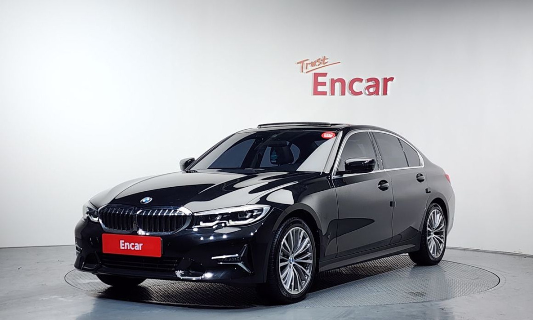 BMW 3-Series 320i Luxury, 2022