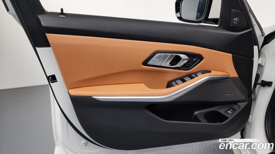 BMW 3-Series 320i M Sport, 2024