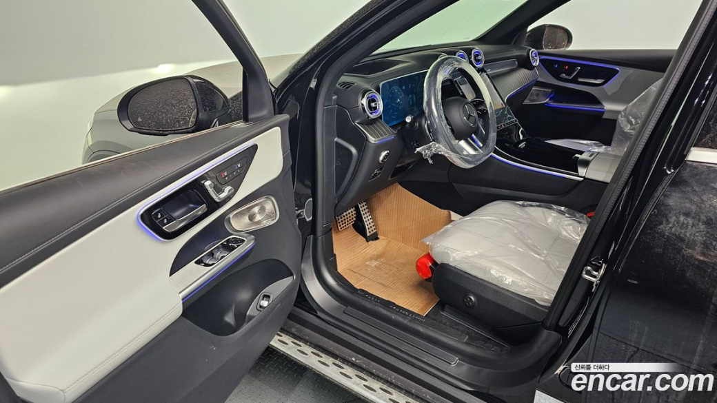 Mercedes-Benz GLC-Class GLC300 4MATIC AMG Line, 2026
