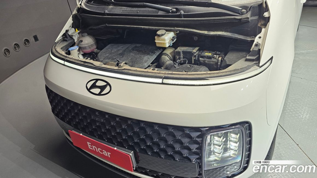 Hyundai Staria 4WD Lounge 9-Seater, 2024