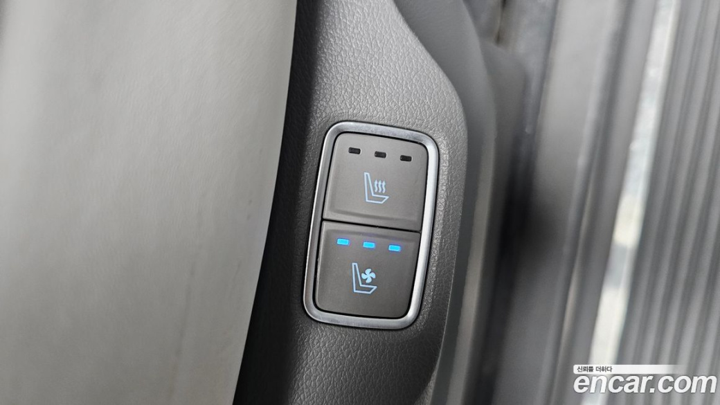 Hyundai Staria 4WD Lounge 9-Seater, 2023