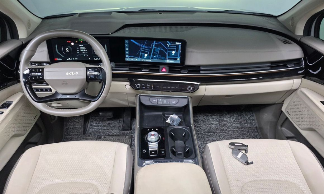 Kia Carnival 7-Seater Gravity, 2025