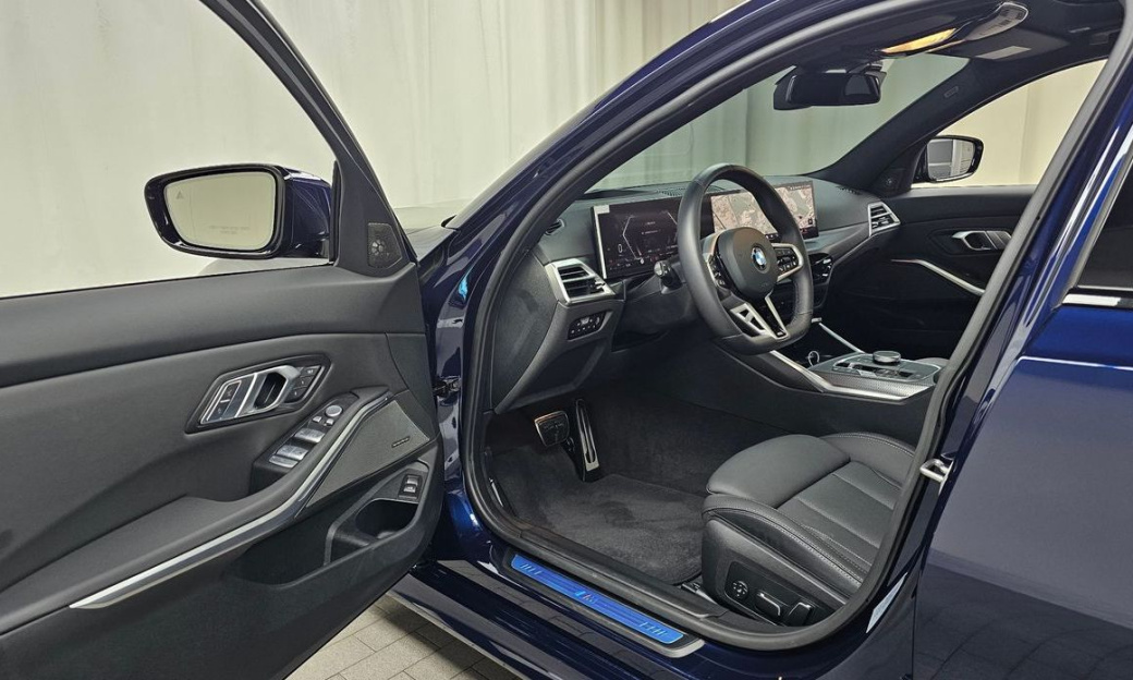 BMW 3-Series 320i M Sport, 2025