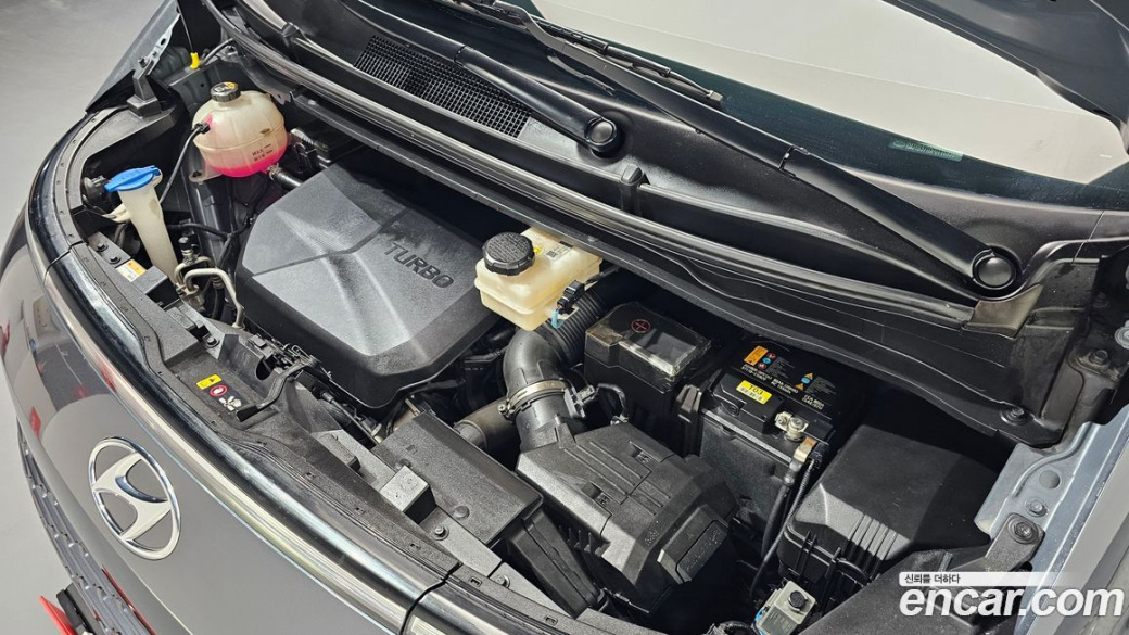 Hyundai Staria 4WD Tourer 11-Seater, 2023