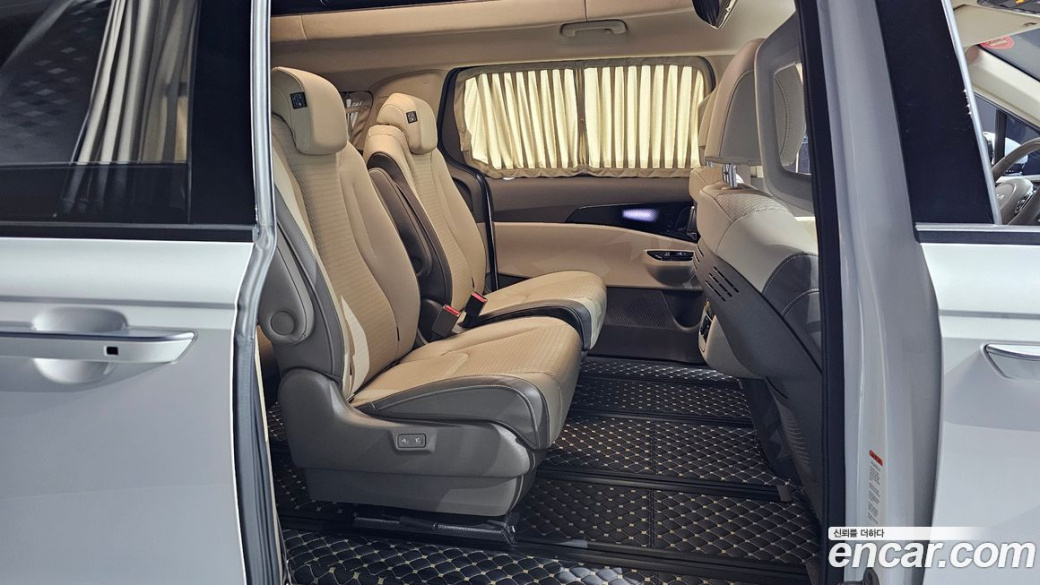 Kia Carnival 9-Seater Hi-Limousine, 2022