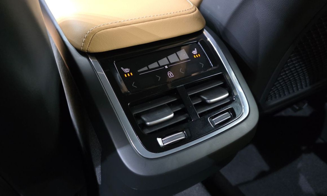 Volvo XC60 B5 Ultra Bright, 2025