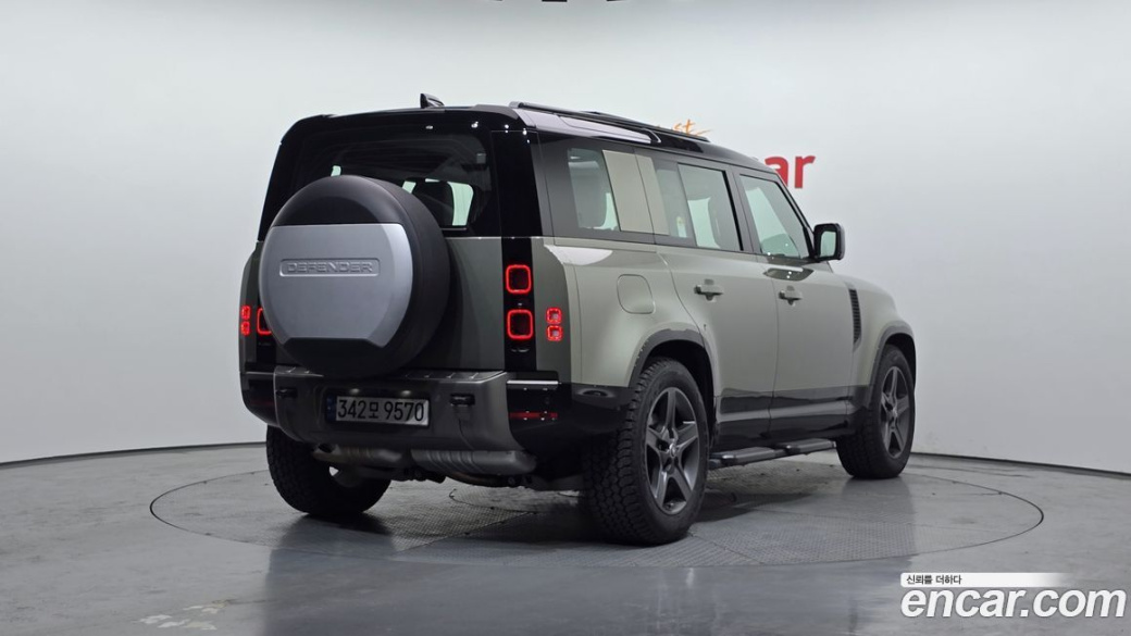 Land Rover Defender 110 D250 X-Dynamic SE, 2025