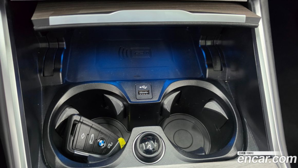 BMW 3-Series 320i, 2025