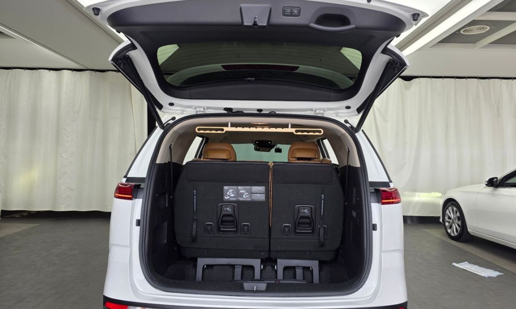Kia Carnival 7-Seater Signature, 2023