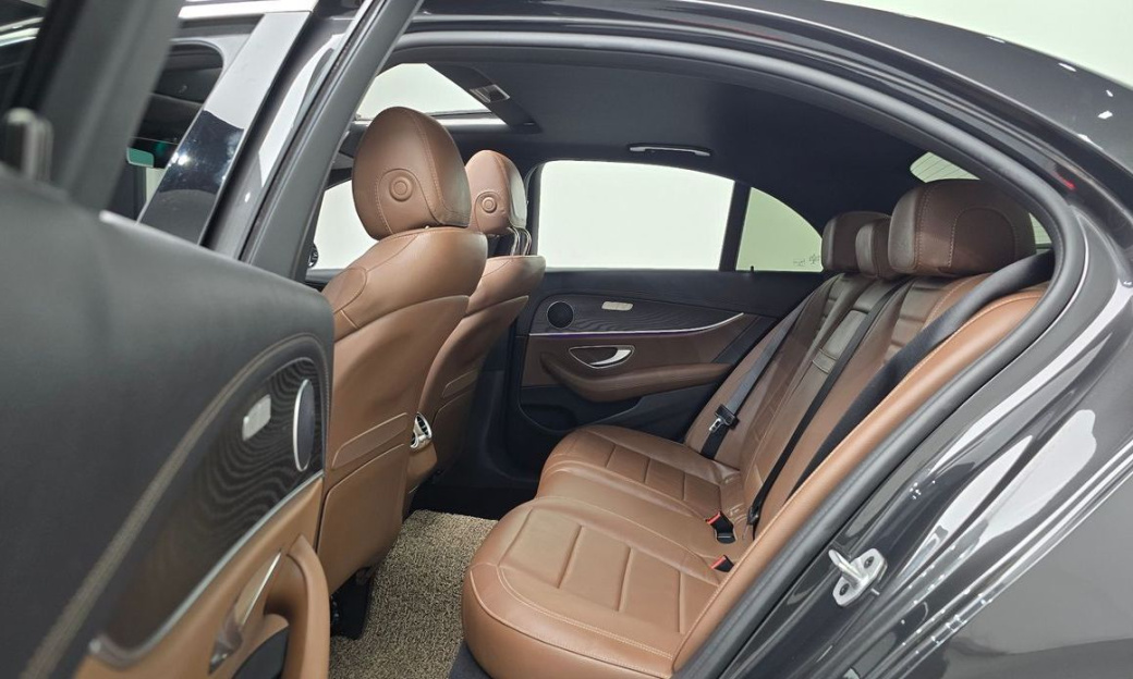 Mercedes-Benz E-Class E250 AMG Line, 2023