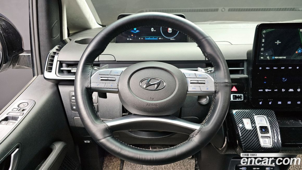 Hyundai Staria 4WD Lounge 9-Seater, 2024