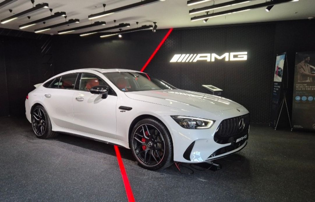 Mercedes-Benz AMG GT 4 43 4MATIC+ Great White, 2024