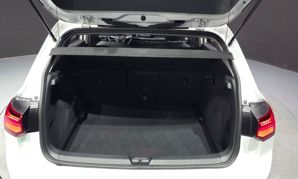 Volkswagen Golf 2.0 TDI Prestige, 2024