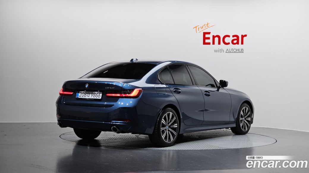 BMW 3-Series 320i, 2025