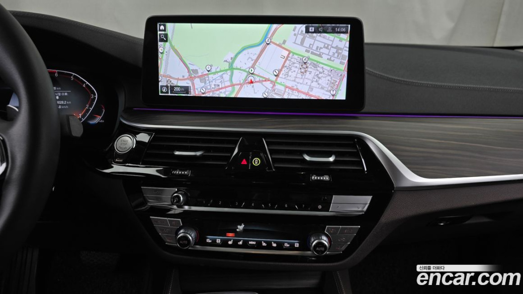 BMW 5-Series 530i Luxury, 2023