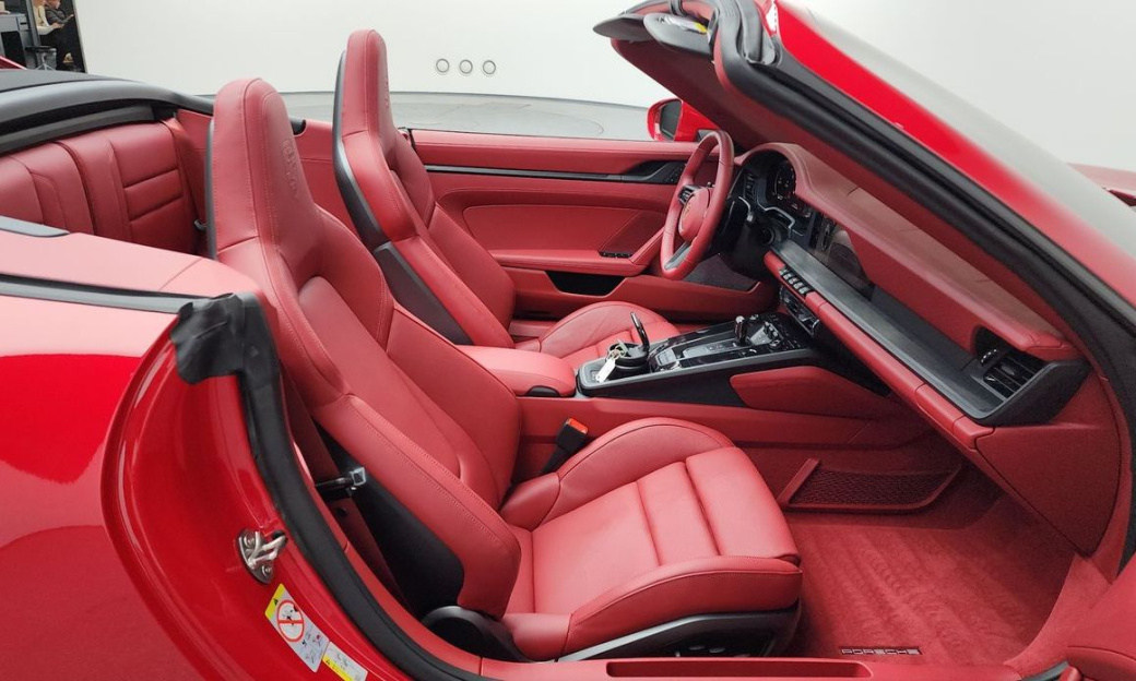 Porsche 911 Carrera GTS Cabriolet, 2025