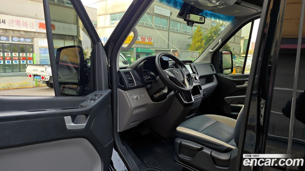 Hyundai Solati 15-seater, 2022