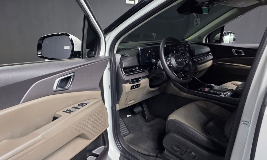 Kia Carnival 9-Seater Noblesse, 2024
