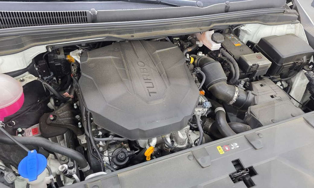 Kia Carnival 7-Seater Signature, 2023