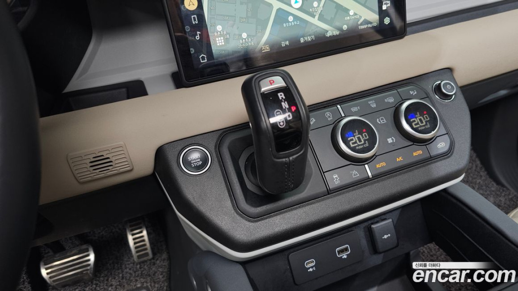 Land Rover Defender 90 D250 SE, 2022