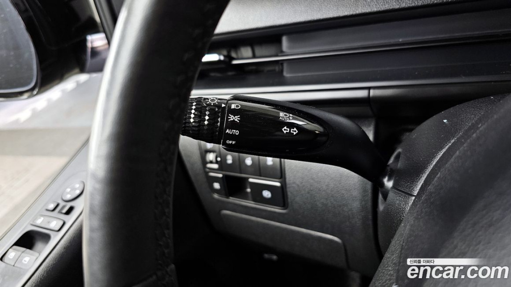 Hyundai Staria 4WD Tourer 9-Seater, 2023