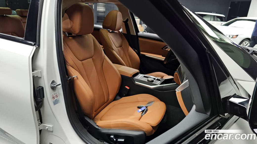 BMW 3-Series 320i, 2023
