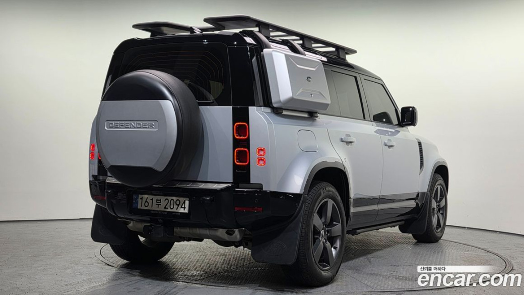 Land Rover Defender 110 P300 X-Dynamic SE, 2024