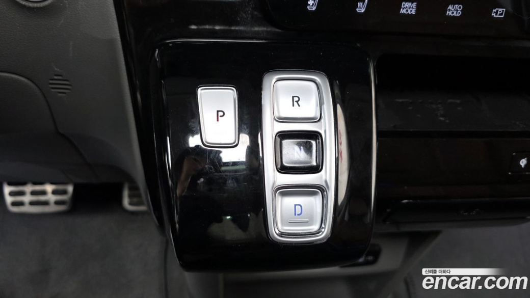 Hyundai Staria 4WD Lounge 7-Seater, 2023
