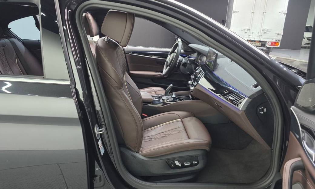 BMW 5-Series 530i M Sport Package, 2023