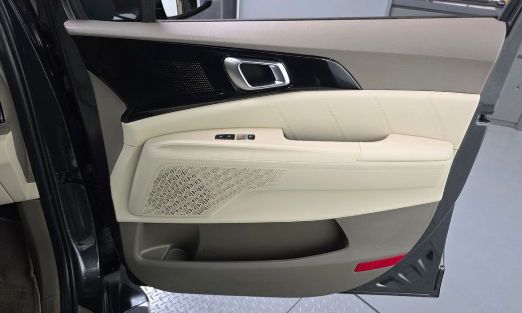 Kia Carnival 7-Seater Signature, 2024