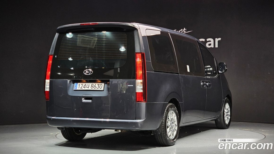 Hyundai Staria 4WD Tourer 9-Seater, 2023