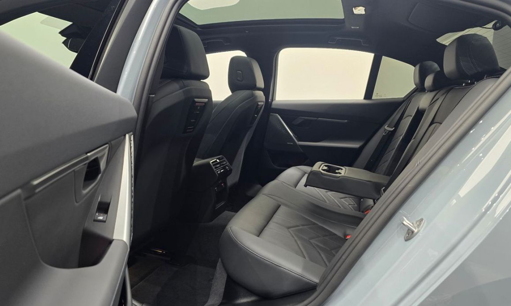 BMW 5-Series 520i M Sport, 2025