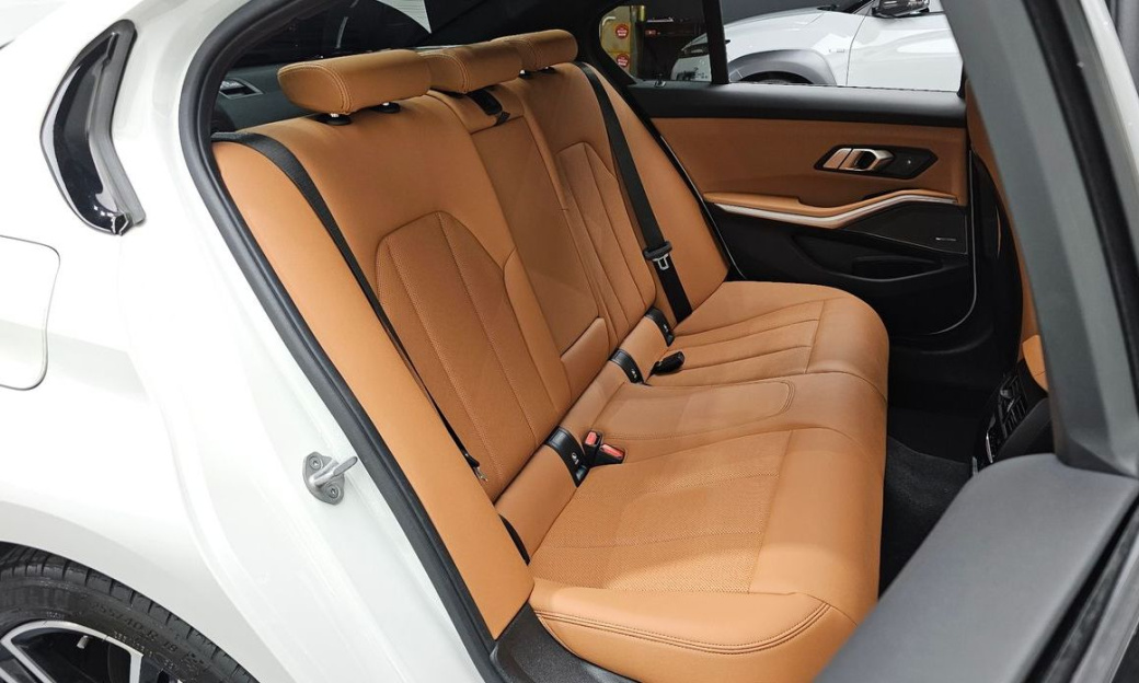 BMW 3-Series 320i M Sport, 2024
