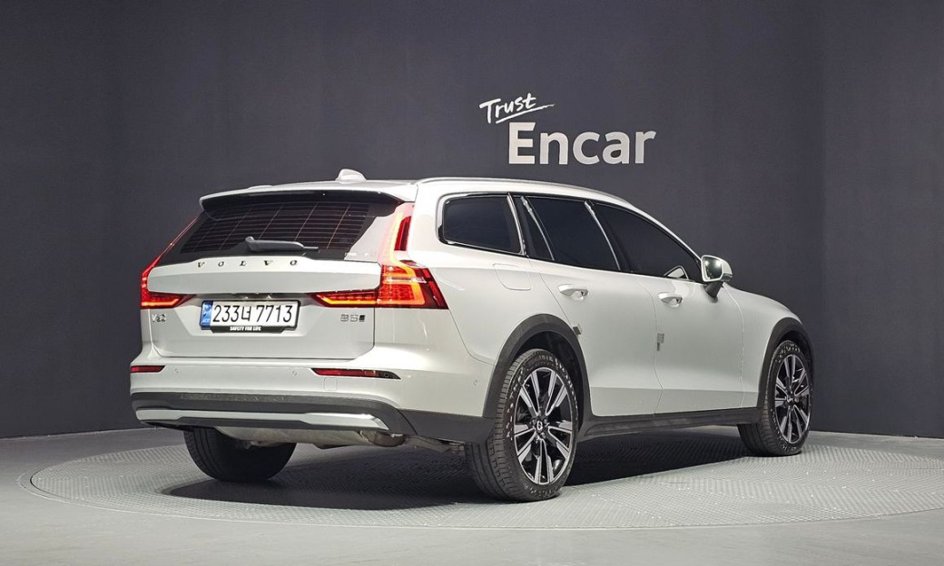 Volvo V60 B5 Ultimate AWD, 2024