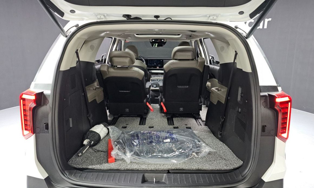 Kia Carnival 7-Seater Signature, 2025