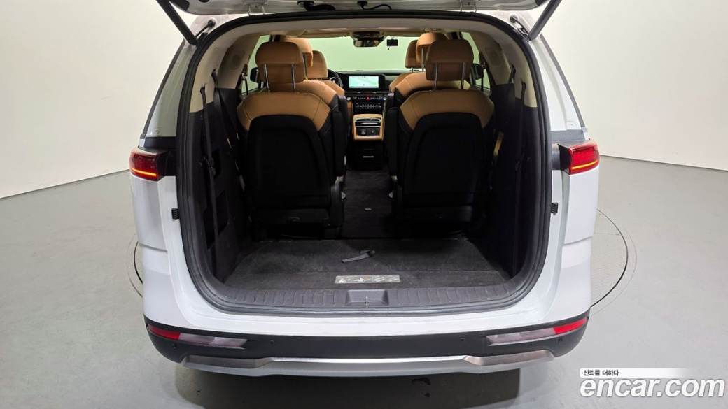 Kia Carnival 9-Seater Signature, 2023
