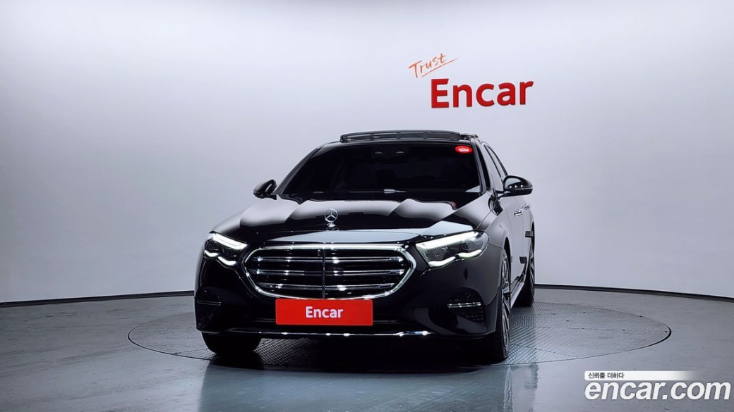 Mercedes-Benz E-Class E300 4MATIC Exclusive, 2026