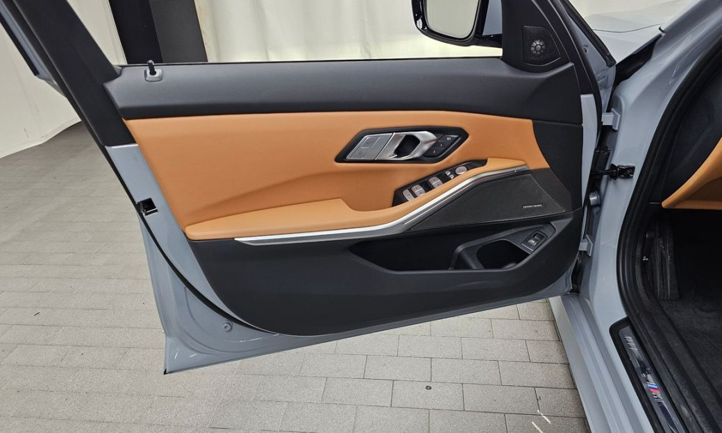 BMW 3-Series 320i M Sport, 2025