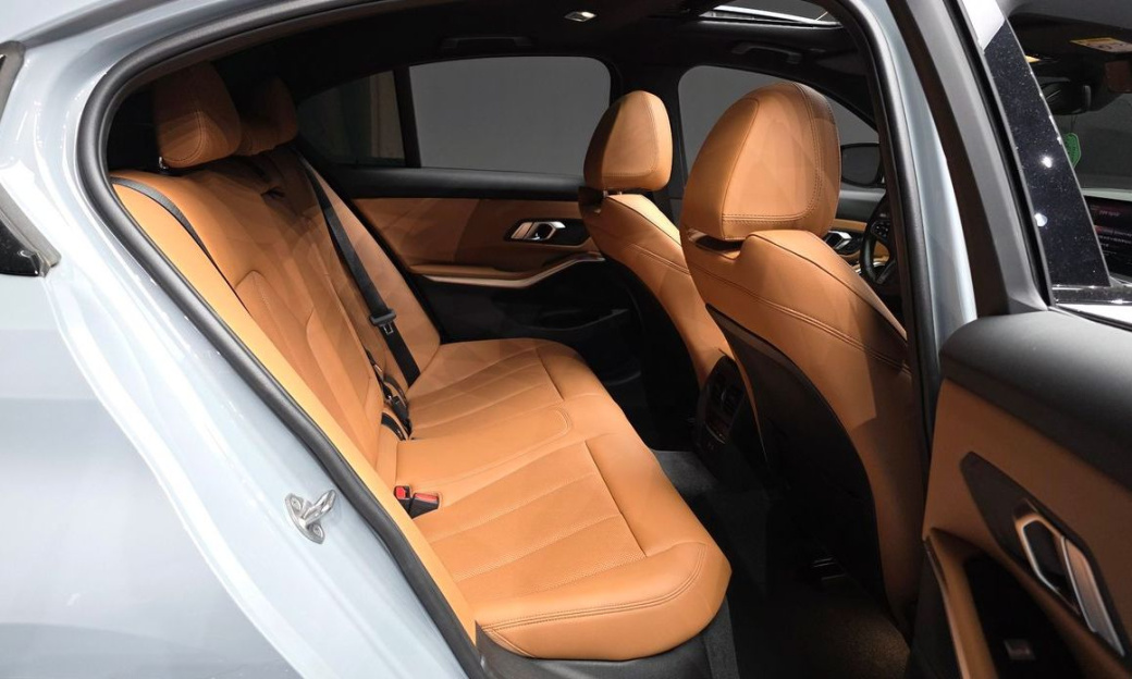 BMW 3-Series 320i M Sport, 2023