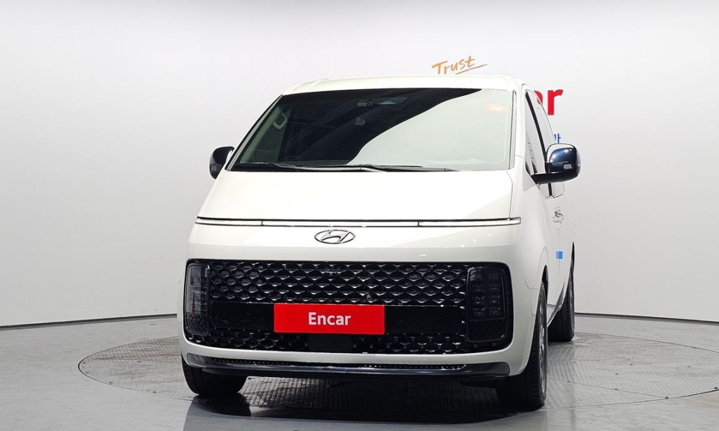 Hyundai Staria 4WD Lounge 9-Seater, 2024