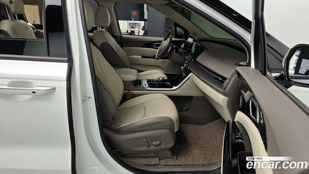 Kia Carnival 9-Seater Signature, 2023