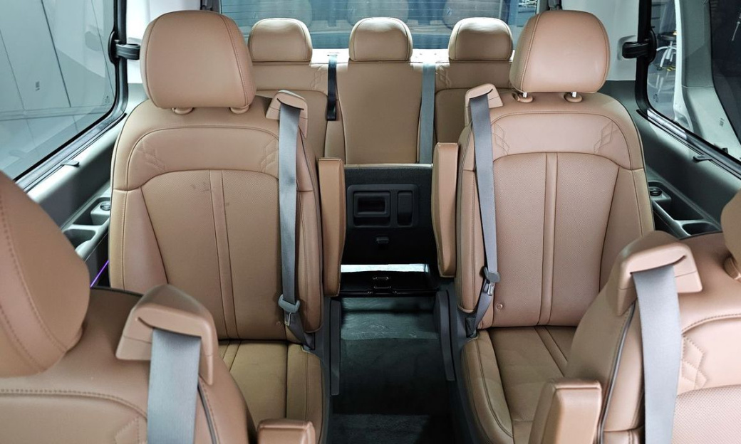 Hyundai Staria 4WD Lounge 9-Seater, 2024