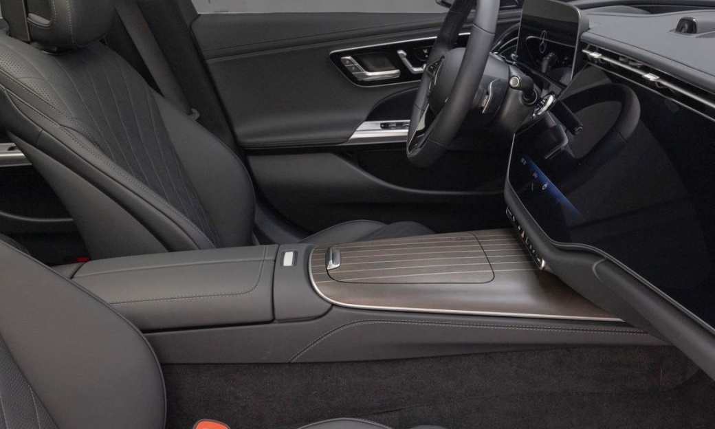 Mercedes-Benz E-Class E450 4MATIC Exclusive, 2025