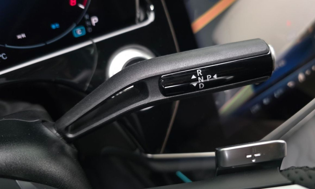 Mercedes-Benz E-Class E300 4MATIC AMG Line, 2025