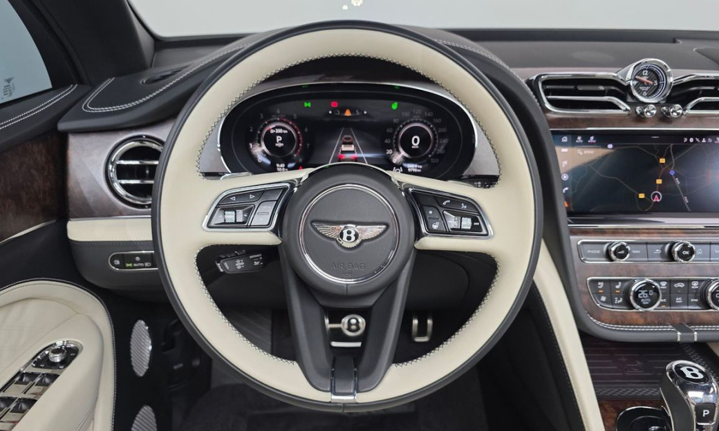 Bentley Bentayga 4.0 V8 EWB Azure, 2025