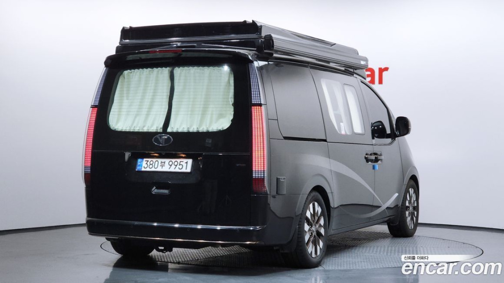 Hyundai Staria 4WD , 2022