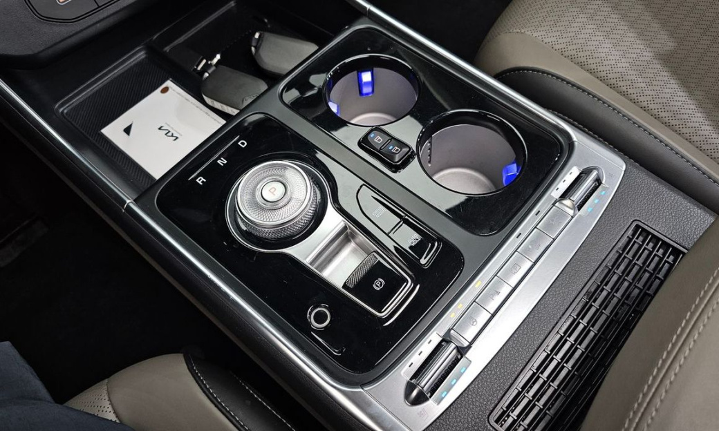 Kia Carnival 9-Seater Gravity, 2025